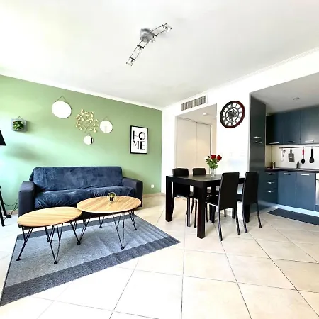 Апартаменты L'altezza Joli T2, Proche Plage, Terrasse, Parking Ментона