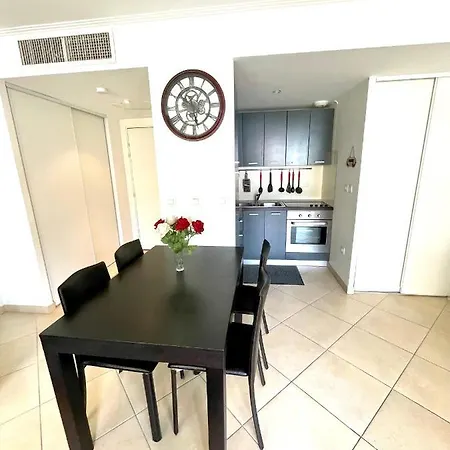 Апартаменты L'altezza Joli T2, Proche Plage, Terrasse, Parking